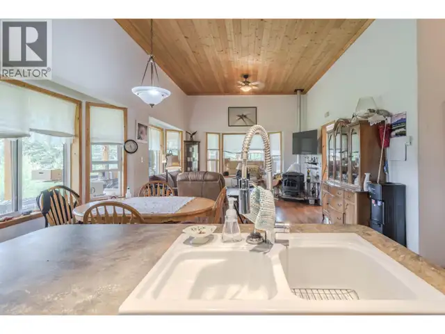 7478 BURGESS ROAD Deka Lake / Sulphurous / Hathaway Lakes, Briti in Houses for Sale in 100 Mile House - Image 17
