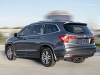 2017 Honda Pilot EX-L NAVI PKG Grey Exterior on Grey Interior comes with Navigation and Back up Came... (image 3)