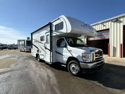 EAST TO WEST Entrada Class C gas motorhome 2200S highlights: 60in.in. x 80in.in. Bunk Over Cab Queen...
