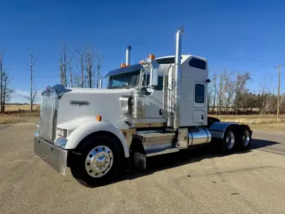 2014 Kenworth W900 6x4 Sleeper Truck Tractor $51,000 in work orders for engine rebuild at 843094 km!...