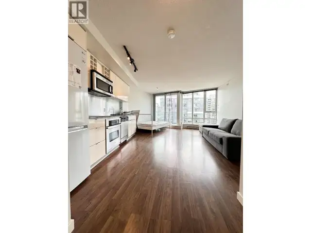 2108 233 ROBSON STREET Vancouver, British Columbia in Long Term Rentals in Vancouver - Image 5
