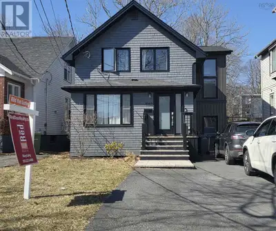 Beautifully renovated 3,000 sq ft South End family home, just steps from Halifaxs hospitals and univ...