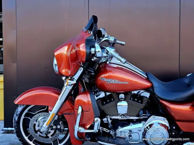 2011 Harley-Davidson FLHX Street Glide in Sport Touring in Oshawa / Durham Region - Image 18