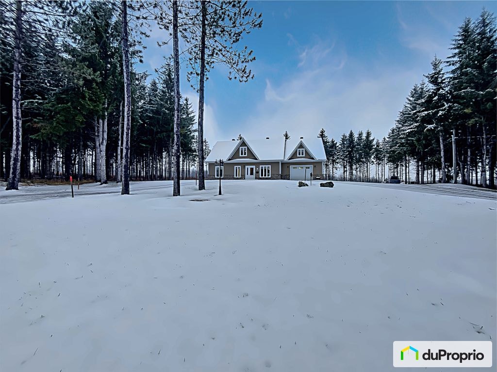 $525,000 - 2 Storey for sale in Lac-Megantic — photo 1