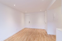 Renovated Akelius studio apartment for rent. Located near blvd Saint-Laurent in the Plateau Mont-Roy... (image 4)