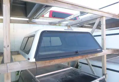 Nissan titan 2016 - 2025 Nissan Titan 5'6 QAB Pearl White Contour III Truck Cap This unit is in good...