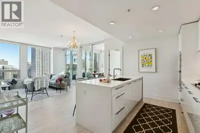 Live, work and play at The Mark on 10th. Perched on the 20th floor, this bright and spacious corner...