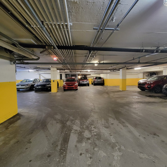 Stationnement intérieur chauffé/Indoor Heated Parking Spots dans Entreposage et stationnement à louer  à Ville de Montréal - Image 2