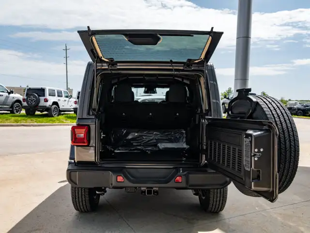 2026 Jeep Wrangler Sahara in Cars & Trucks in Barrie - Image 9