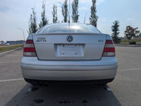The pre-owned 2004 Volkswagen Jetta Sedan GLS is a timeless compact sedan designed for drivers who a... (image 5)
