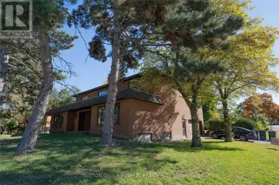 65 REGINA AVENUE Toronto (Englemount-Lawrence), Ontario