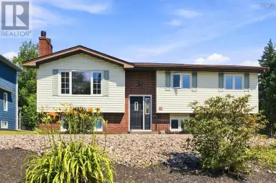 Welcome to 2 Applewood Lane, ideally located in the sought-after Montebello/Lake Charles area of Dar...