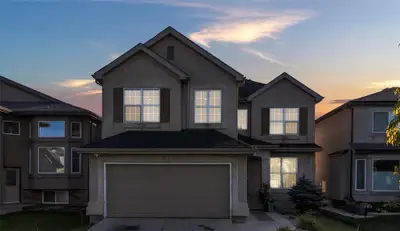 4E//Winnipeg/Offers as received.Welcome to 79 Wisteria Way! This beautiful 2-storey home sits on an...