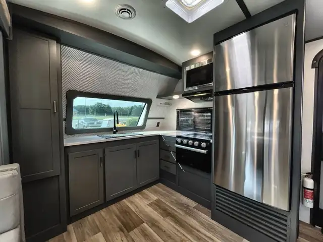 2023 KEYSTONE PREMIER ULTRALIGHT 25FKPR (FINANCING AVAILABLE) in Travel Trailers & Campers in Cambridge - Image 11