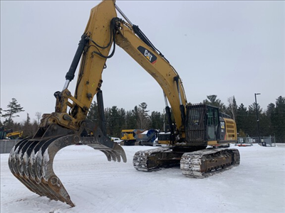 Hours: 10064 | Location: Ottawa, ON, CA | Arms: Medium Arm; Attachments: Aux Hydraulics; Attachments...