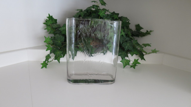 Princess House Glass Oval Decorative Vase in Home Décor & Accents in Edmonton - Image 2
