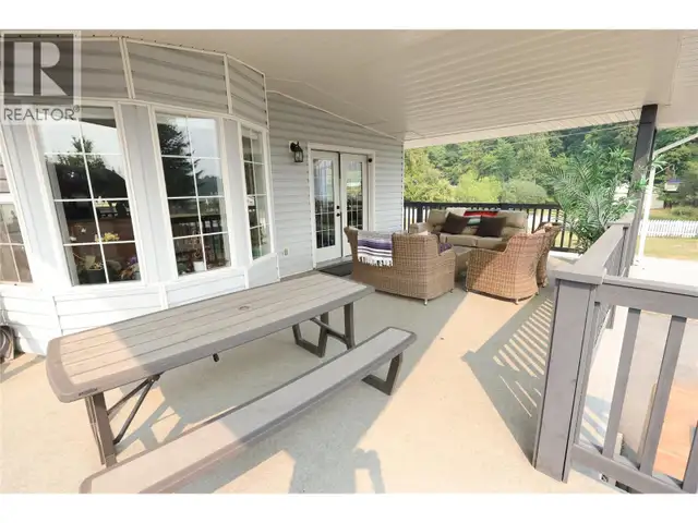 302 5th Street NW Nakusp, British Columbia in Houses for Sale in Nelson - Image 29