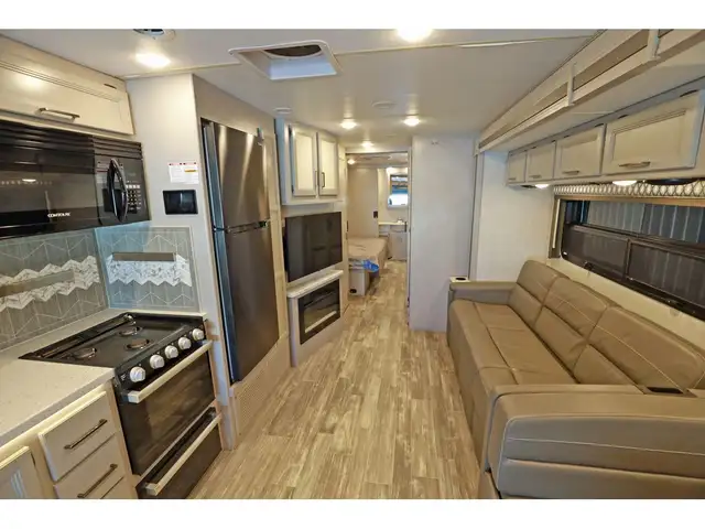2022 Thor Motor Coach Hurricane 35M Classe A VR / RV 1.5 SDB + F in RVs & Motorhomes in Laval / North Shore - Image 10