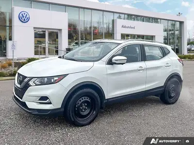 This Nissan Qashqai boasts a Regular Unleaded I-4 2.0 L/122 engine powering this Variable transmissi...