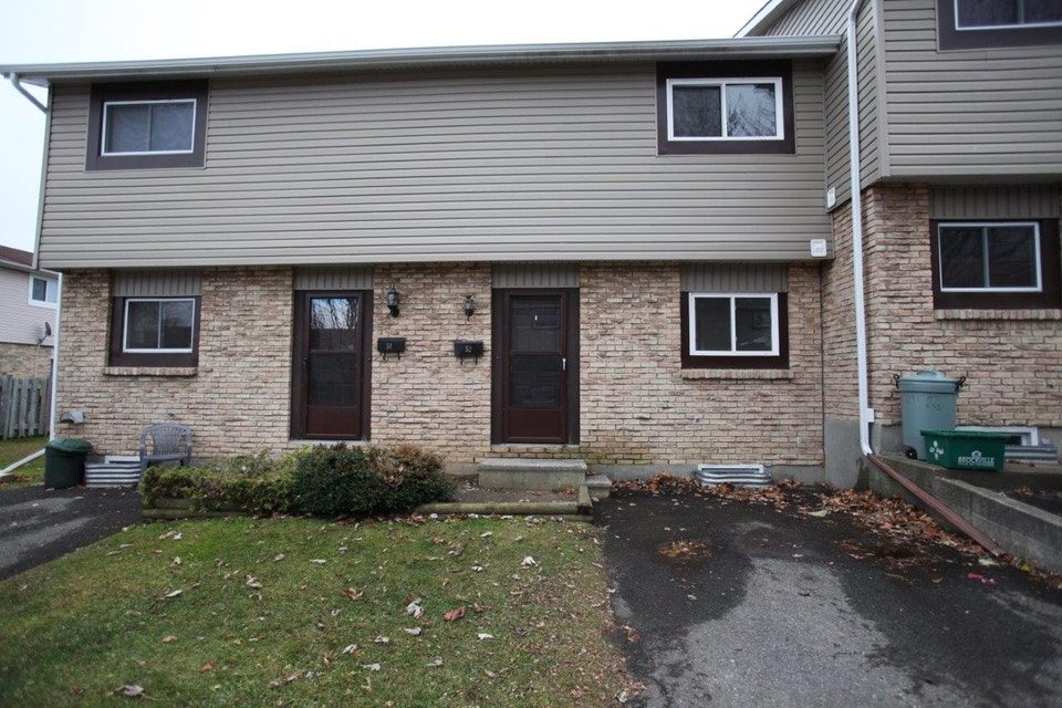 3 Bedroom Townhome -Great Neighborhood! 2