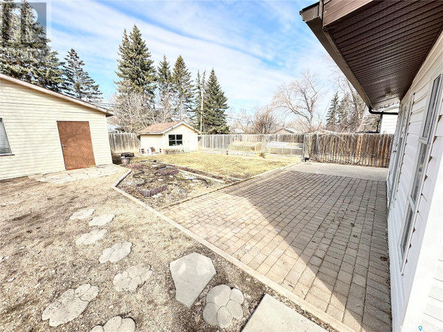 405 3rd STREET S Weyburn, Saskatchewan in Houses for Sale in Regina - Image 3