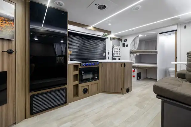 2026 FOREST RIVER SALEM 26ICE in Travel Trailers & Campers in Regina - Image 5