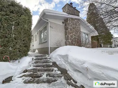 Propriété comprenant 4 chambres dont 3 au rez-de-chaussée, idéal pour une famille. Elle comporte une...