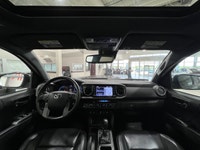 LEATHER-TRIMMED HEATED FRONT SEATS, POWER MOONROOF, PREMIUM AUDIO, APPLE CARPLAY & ANDROID AUTO, 4WD... (image 7)