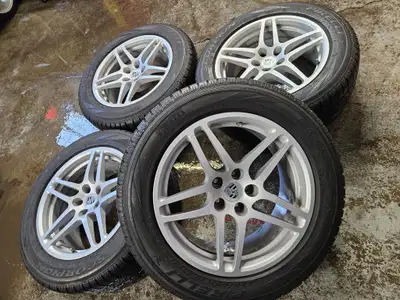 Extremely clean set of original Porsche Macan S wheels with TPMS mounted on Pirelli winter tires. Wh...