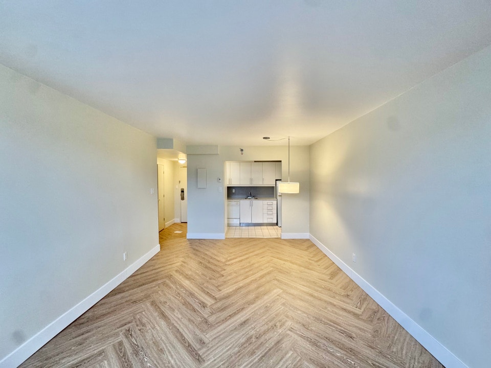 BEST VIEW IN TOWN - 2 BEDROOMS - METRO ATWATER - ALL INCLUDED 4