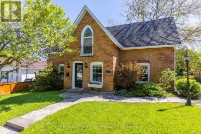 Discover the perfect blend of history and lifestyle in this unique century home with heritage recogn...