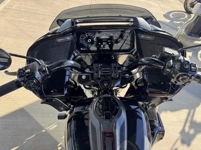 2025 Harley-Davidson FLTRXSTSE - CVO Road Glide ST in Sport Touring in Saskatoon - Image 12