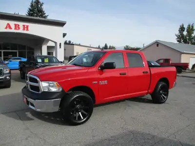 2017 RAM 1500 ST Crew Cab 4x4 Low KM, Powerful HEMI, and Ready to Roll! This 2017 RAM 1500 ST Crew C...