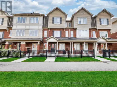 ***MUST SEE** A beautiful 3 bed + 3 bathroom, townhome in a friendly Milton neighborhood. 3 story to...