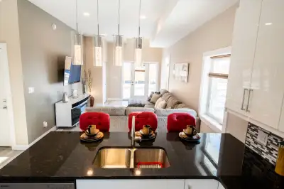 Luxury Living in Charleswood - Unit 1 - 5715 Roblin Blvd