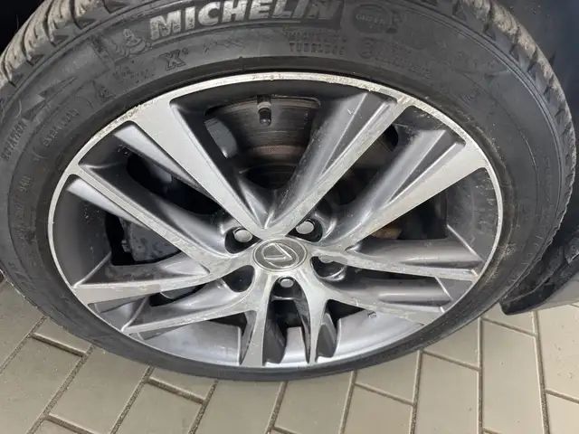 2017 Lexus IS 300 4dr Sdn AWD in Cars & Trucks in Longueuil / South Shore - Image 9