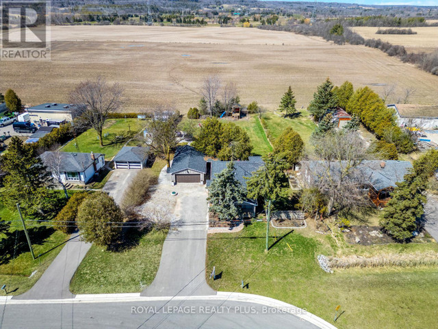 7433 5 SIDEROAD Halton Hills, Ontario in Houses for Sale in Oakville / Halton Region - Image 2