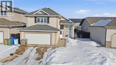 Welcome to this custom built modified bi-level by Gilroy Homes, located in the highly sought-after c...