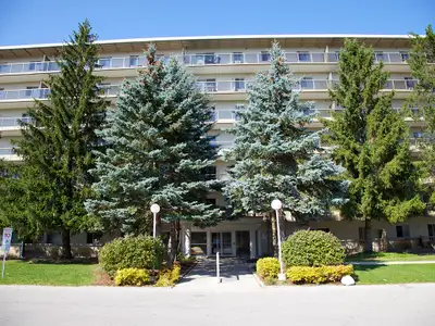 Building Description Welcome to The White House Apartments, where vibrant urban living meets welcomi...