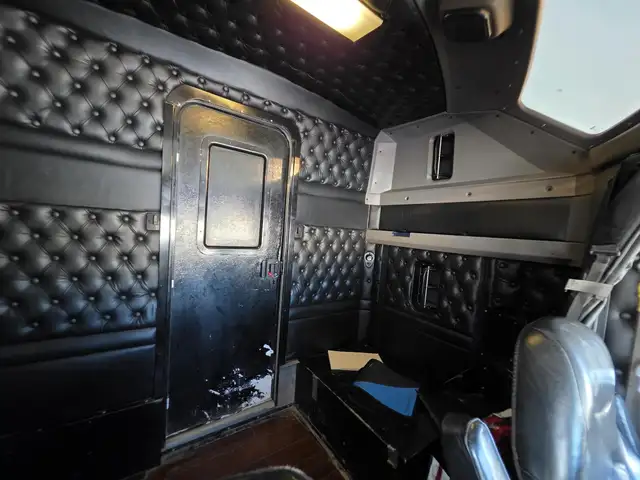 2013 KENWORTH W900 in Heavy Trucks in Saskatoon - Image 34