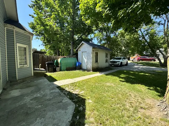 Cozy 2 Bed, 1 Bath Bungalow Near Downtown in Long Term Rentals in Barrie - Image 19
