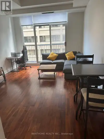 Bright And Sunny South Facing Suite In The Heart Of Downtown. A Few Mins Walking Distance To U Of T,...