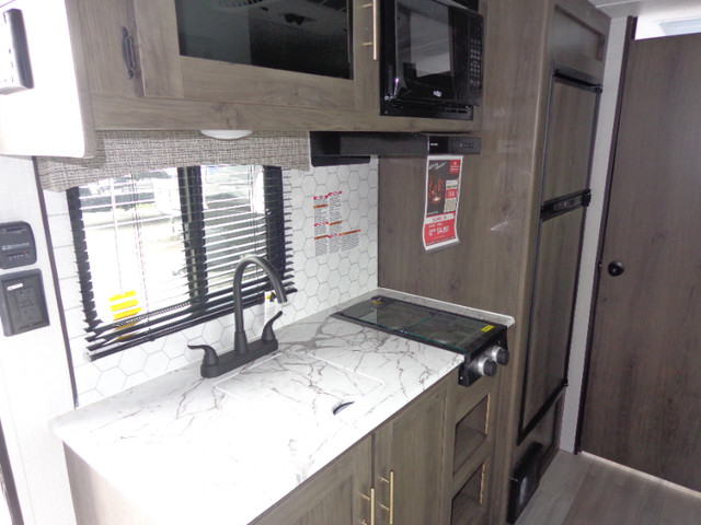 New Travel Trailers Clearance!! Starting at $22,950!!!! in Travel Trailers & Campers in Markham / York Region - Image 3