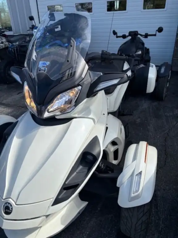 2012 Can-Am Spyder ST-S SE5 in Street, Cruisers & Choppers in Trenton - Image 2