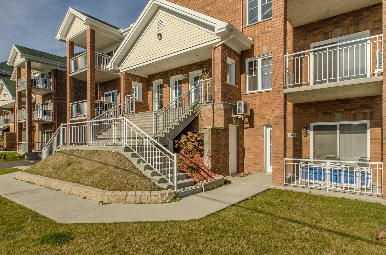 1395 Rue Brûlotte — photo 1
