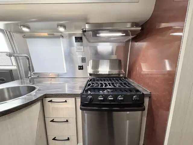 2019 Airstream 25RB in Travel Trailers & Campers in Penticton - Image 16