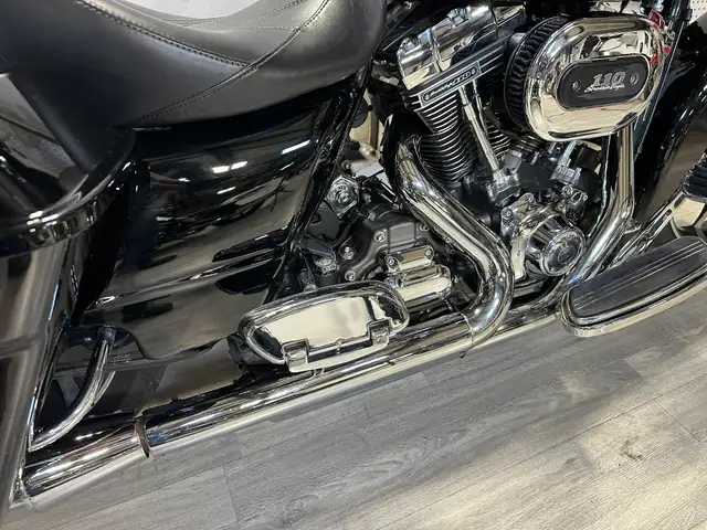 2011 Harley-Davidson Touring CVO STREET GLIDE in Street, Cruisers & Choppers in London - Image 14