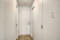 Renovated Akelius studio apartment for rent. Located near Mont-Royal in the Plateau Mont-Royal neigh... (image 3)