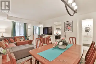 Absolutely fantastic oversized townhouse set in a garden like atmosphere on Mississauga Valley Road....