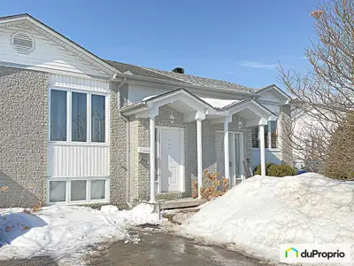 Charmante maison en rangée de 2 chambres située dans un secteur familial très recherché. Parfaite po...